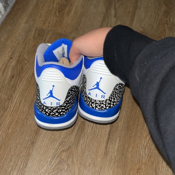 Jordan 3’s Retro Racer Blue - Picture 4 of 4